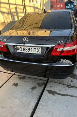 Седан Mercedes-Benz E-Class 2011 в Виноградові