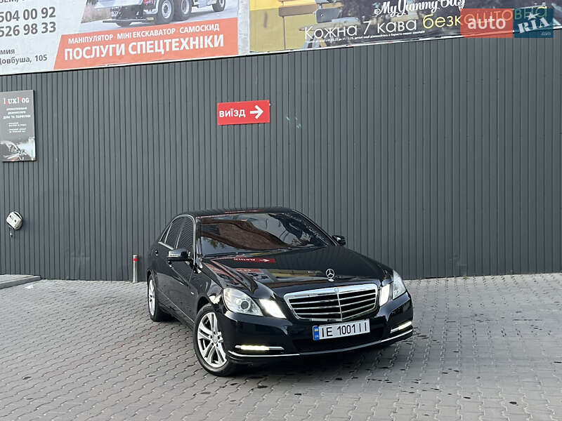 Седан Mercedes-Benz E-Class 2011 в 