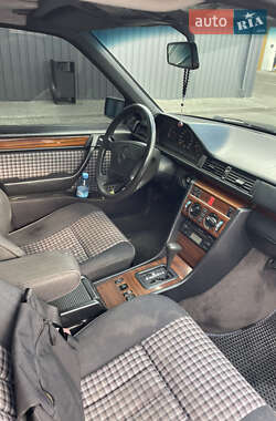 Седан Mercedes-Benz E-Class 1995 в 