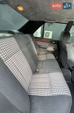 Седан Mercedes-Benz E-Class 1995 в 