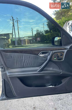 Седан Mercedes-Benz E-Class 2000 в 