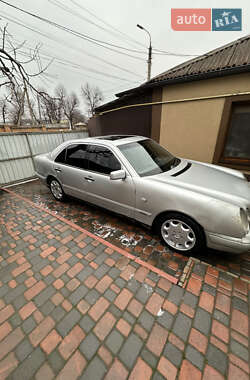 Седан Mercedes-Benz E-Class 1997 в 