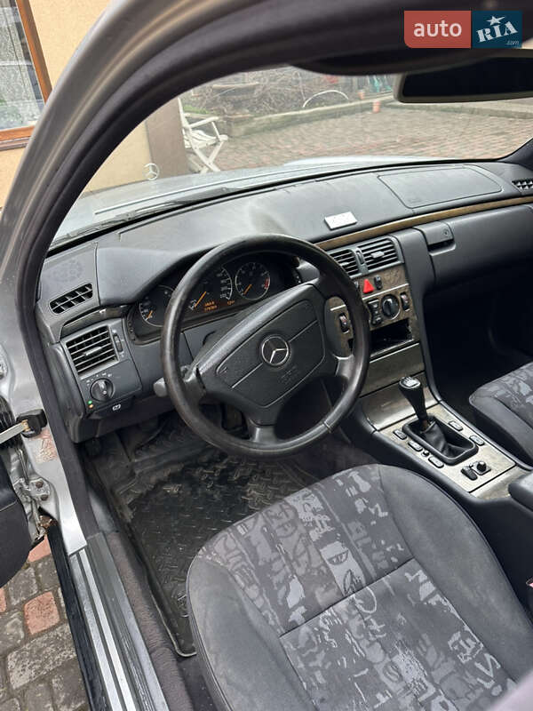 Седан Mercedes-Benz E-Class 1997 в Хмельницком