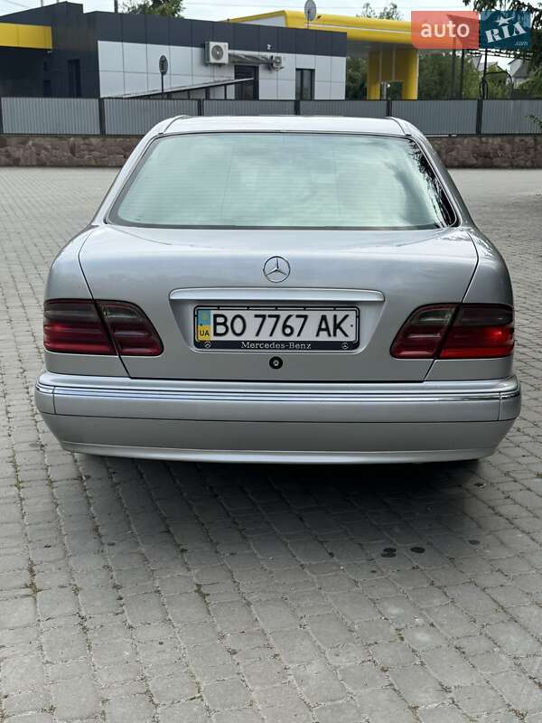 Седан Mercedes-Benz E-Class 2000 в Хоросткові
