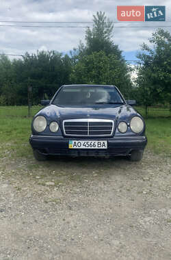 Седан Mercedes-Benz E-Class 1998 в Рахове