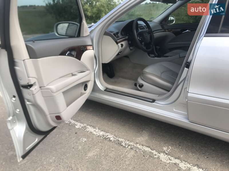 Седан Mercedes-Benz E-Class 2004 в Рівному