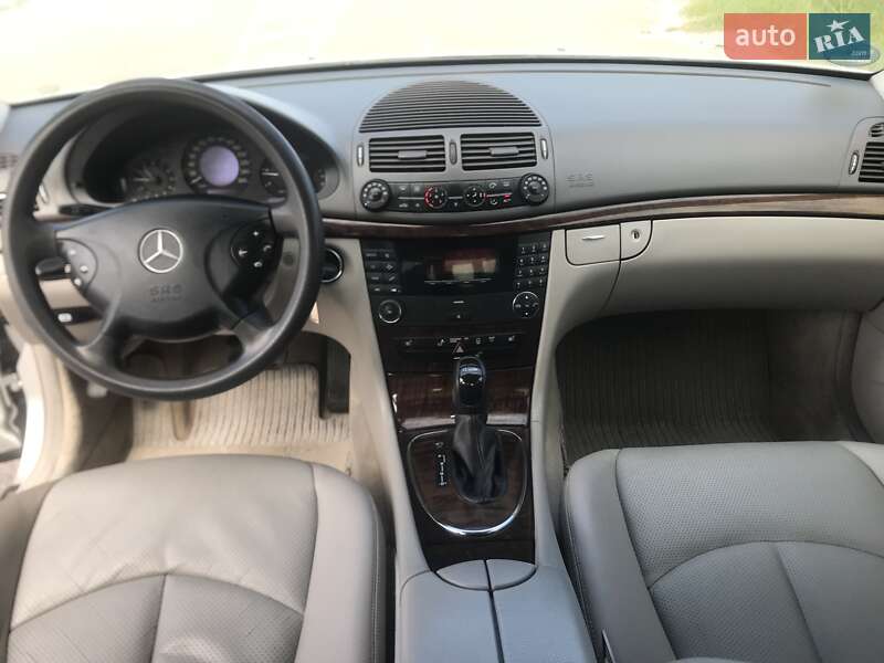 Седан Mercedes-Benz E-Class 2004 в Рівному