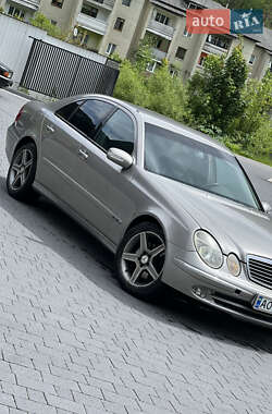 Седан Mercedes-Benz E-Class 2003 в Межгорье