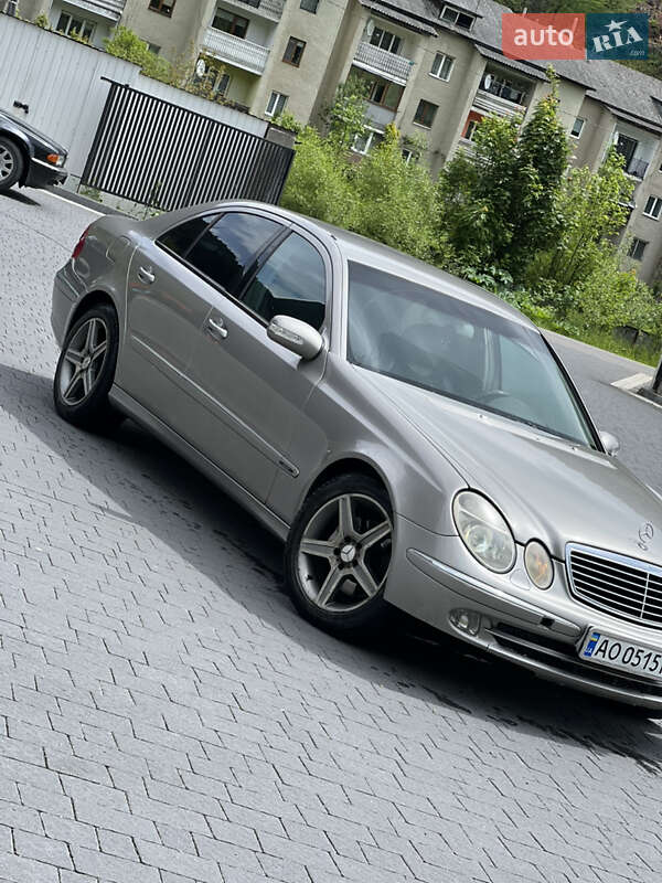 Седан Mercedes-Benz E-Class 2003 в 