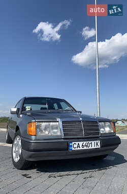 Седан Mercedes-Benz E-Class 1990 в Львові