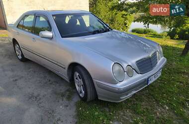 Седан Mercedes-Benz E-Class 2001 в Києві