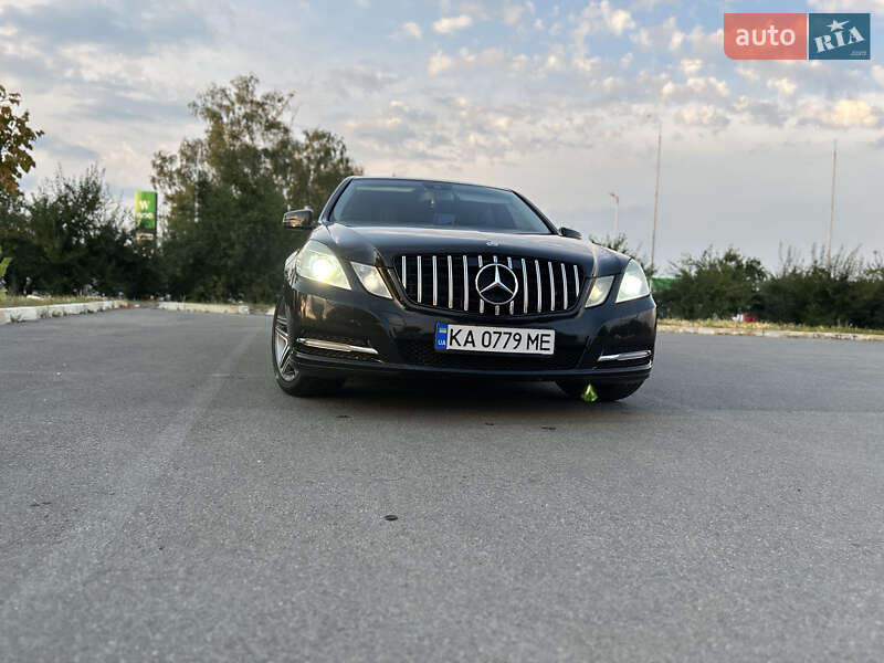 Седан Mercedes-Benz E-Class 2011 в Буче