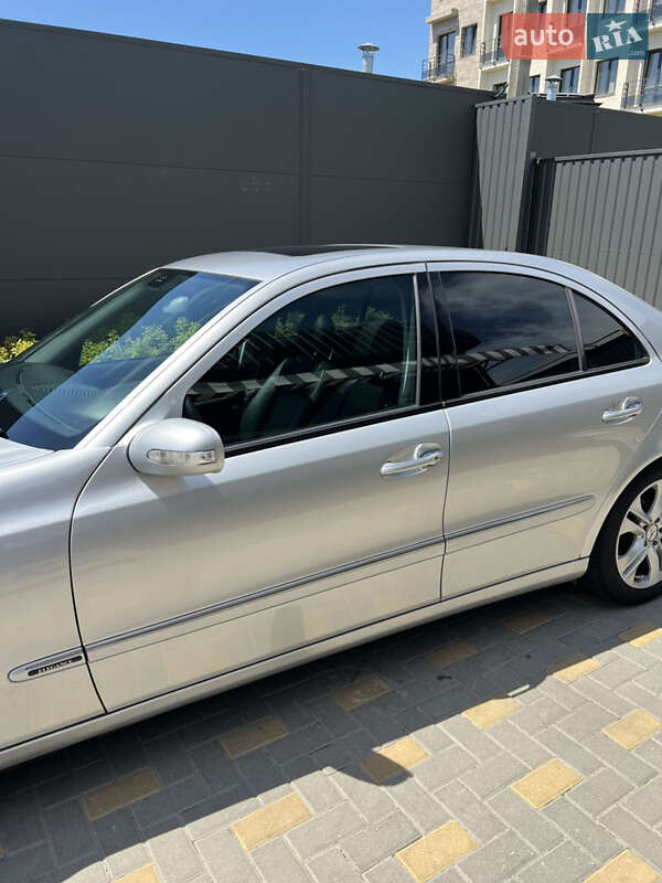 Седан Mercedes-Benz E-Class 2003 в Виннице
