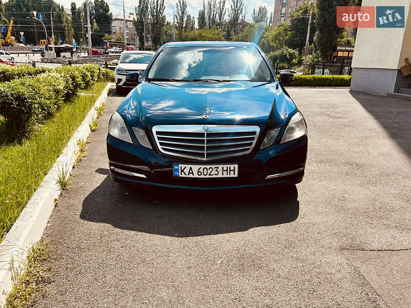 Седан Mercedes-Benz E-Class 2011 в 