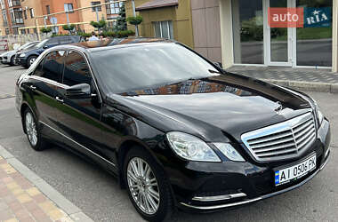 Седан Mercedes-Benz E-Class 2011 в Дніпрі