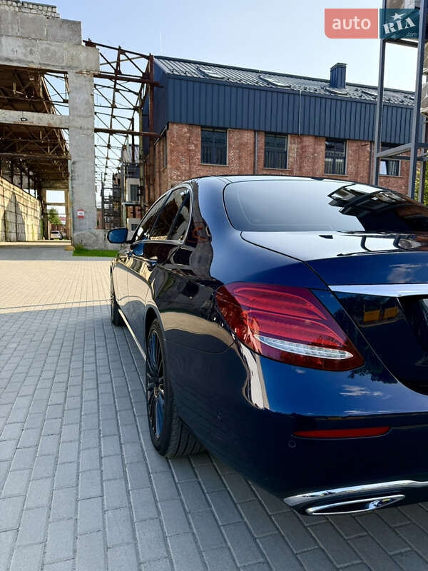Седан Mercedes-Benz E-Class 2018 в Львове