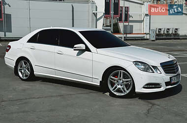 Седан Mercedes-Benz E-Class 2012 в Киеве