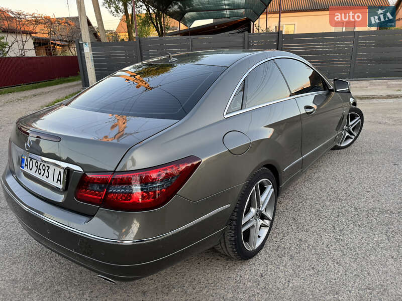 Купе Mercedes-Benz E-Class 2011 в Тересві