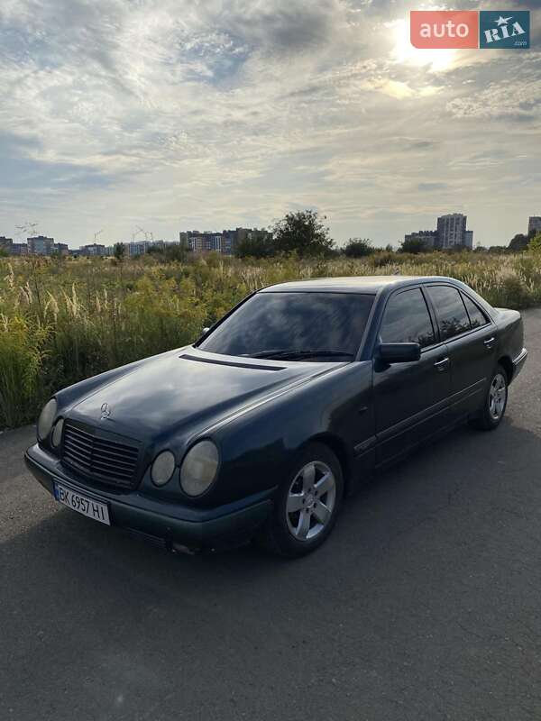 Седан Mercedes-Benz E-Class 1998 в Ровно