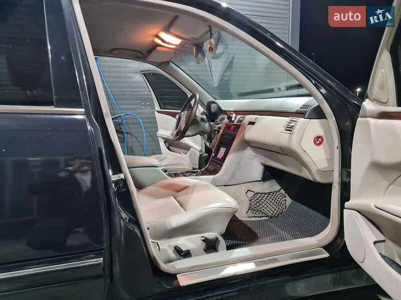 Седан Mercedes-Benz E-Class 2000 в Буске
