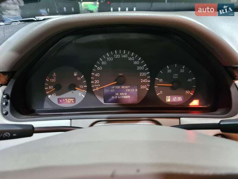 Седан Mercedes-Benz E-Class 2000 в Буске
