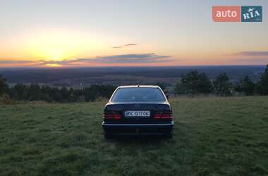 Седан Mercedes-Benz E-Class 2000 в 