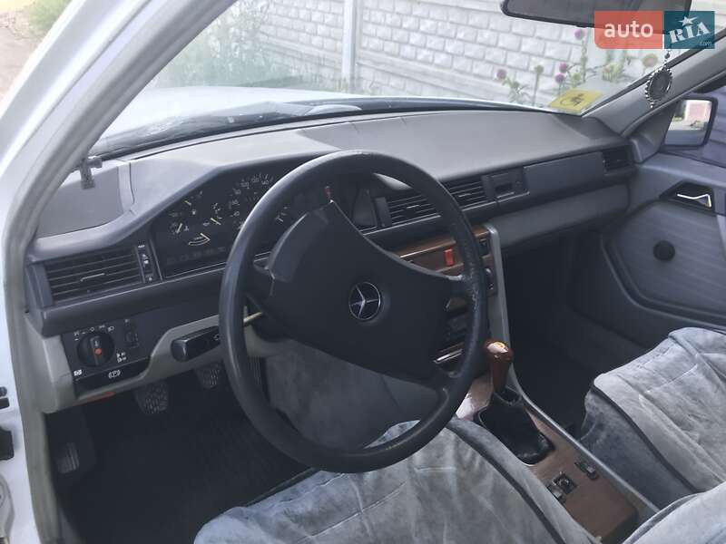 Седан Mercedes-Benz E-Class 1988 в Одессе