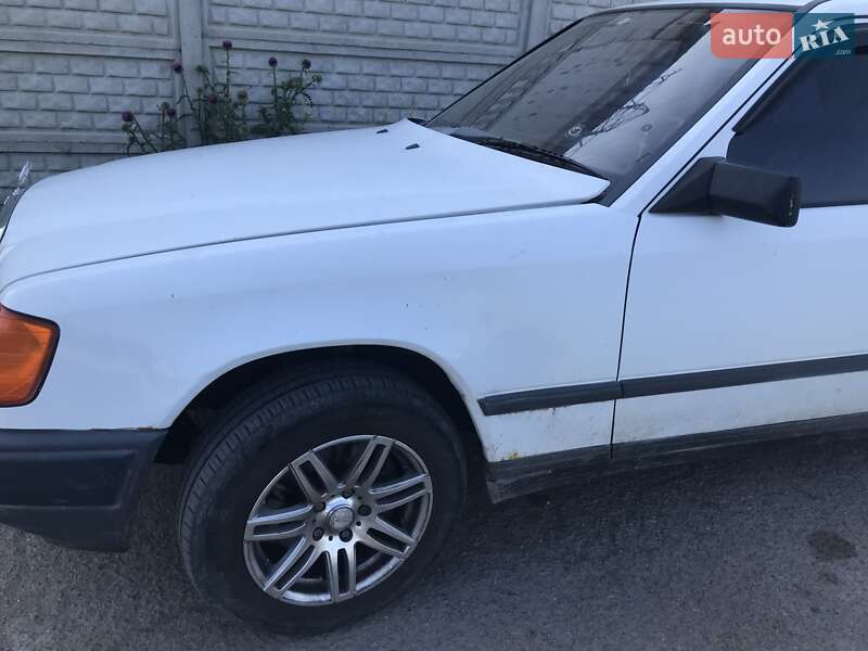 Седан Mercedes-Benz E-Class 1988 в Одессе