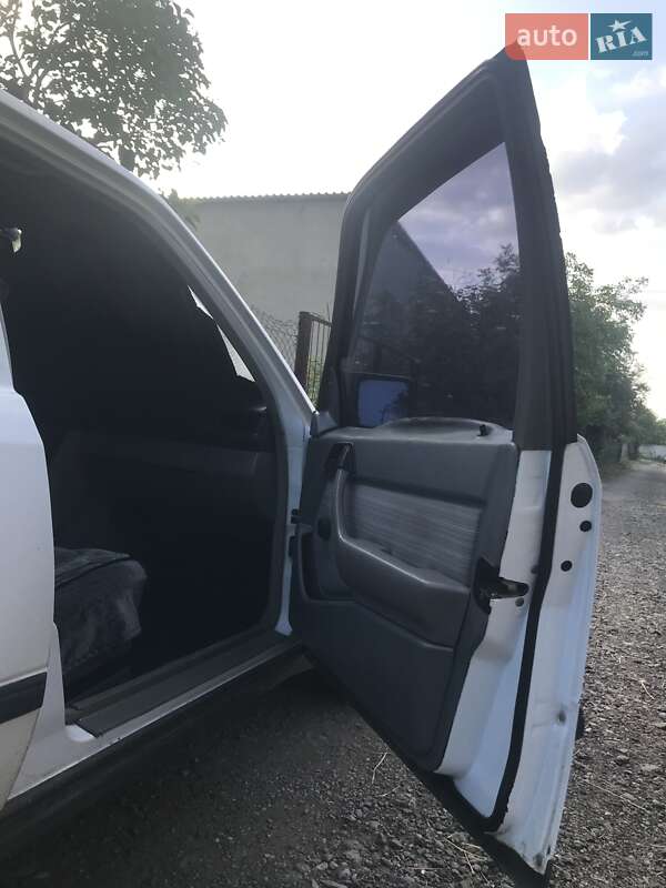 Седан Mercedes-Benz E-Class 1988 в Одессе