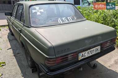 Седан Mercedes-Benz E-Class 1981 в 