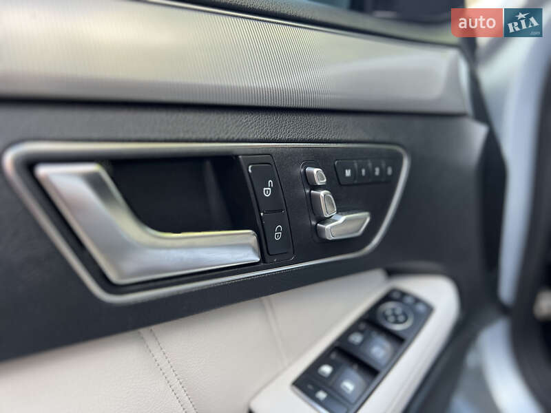 Седан Mercedes-Benz E-Class 2015 в Сваляве
