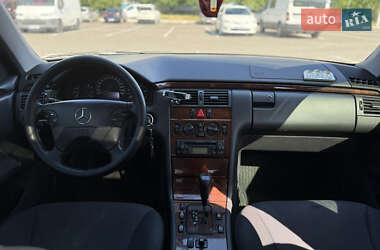 Седан Mercedes-Benz E-Class 2001 в 