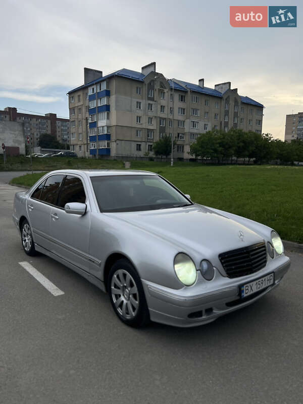 Седан Mercedes-Benz E-Class 2000 в 