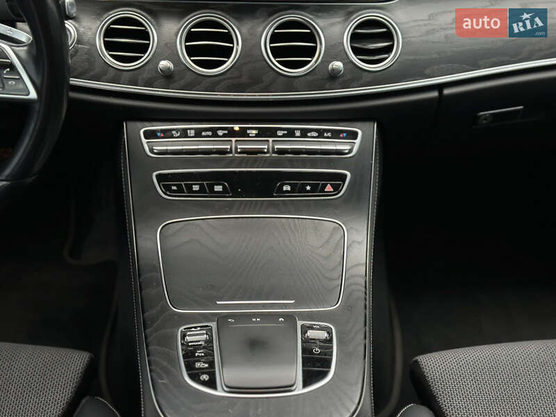 Седан Mercedes-Benz E-Class 2020 в Киеве