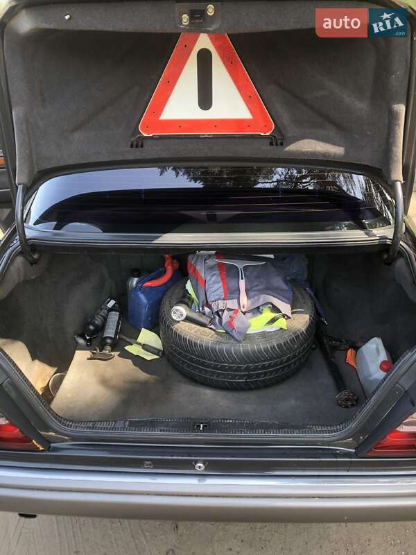 Седан Mercedes-Benz E-Class 1995 в Кропивницькому