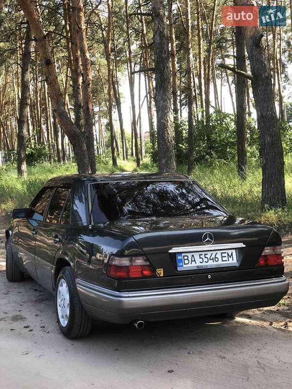 Седан Mercedes-Benz E-Class 1995 в Кропивницькому