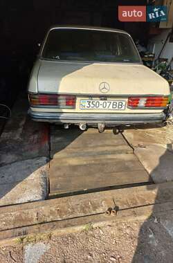 Седан Mercedes-Benz E-Class 1981 в 