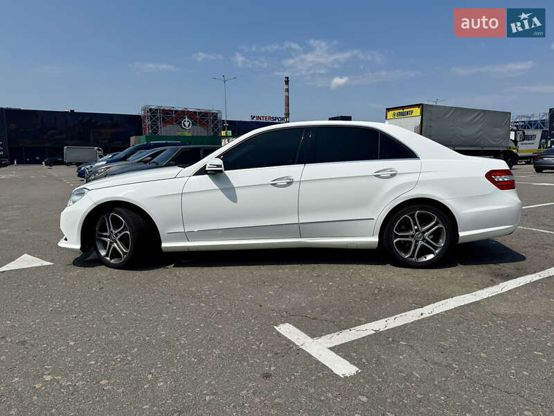 Седан Mercedes-Benz E-Class 2012 в Киеве