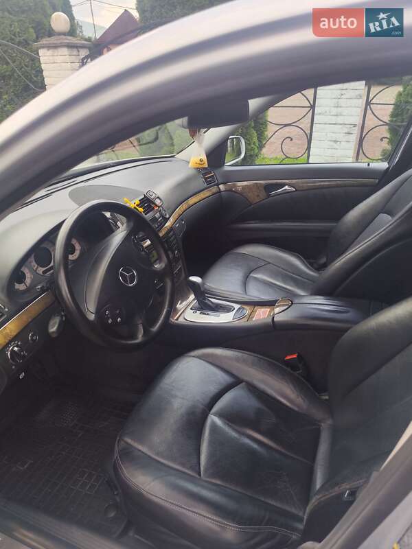 Седан Mercedes-Benz E-Class 2006 в Воловце