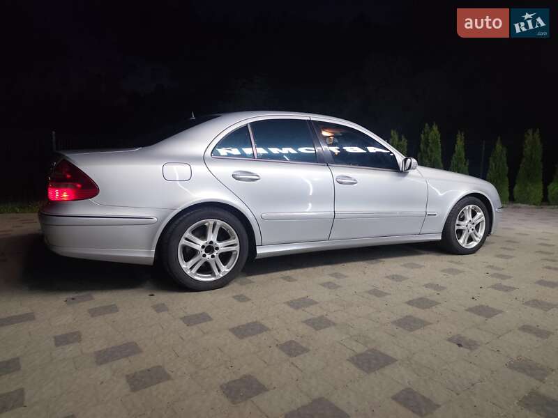 Седан Mercedes-Benz E-Class 2006 в Воловце