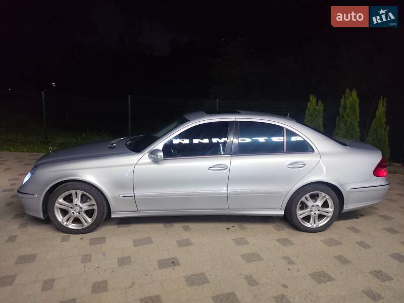 Седан Mercedes-Benz E-Class 2006 в Воловце
