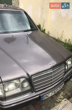 Седан Mercedes-Benz E-Class 1994 в Львове