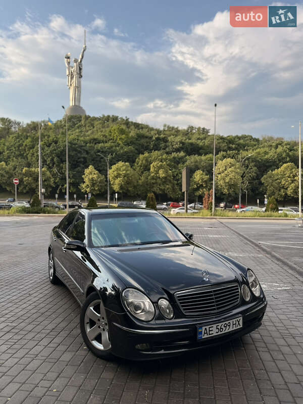 Седан Mercedes-Benz E-Class 2002 в 
