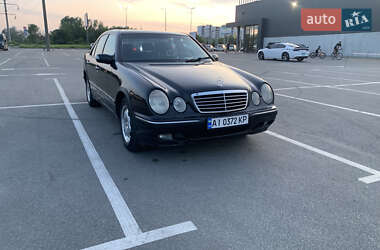 Седан Mercedes-Benz E-Class 2001 в Бучі