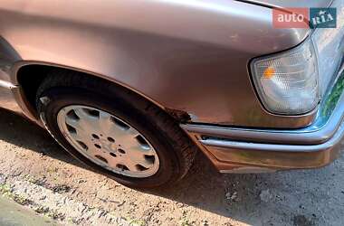 Седан Mercedes-Benz E-Class 1989 в 