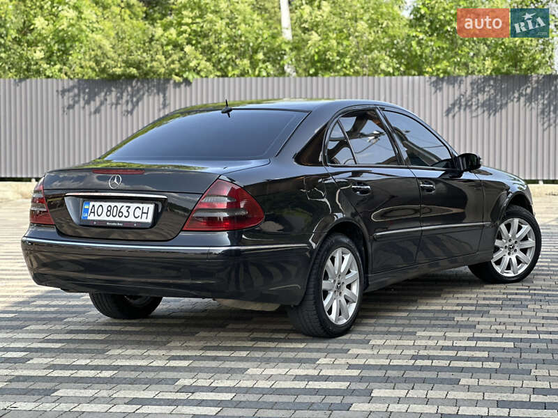Седан Mercedes-Benz E-Class 2003 в Сваляве