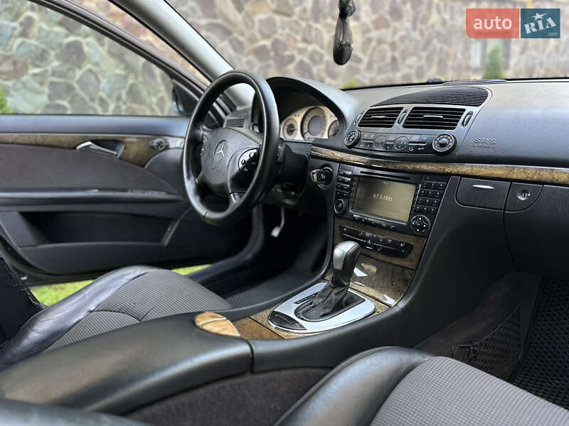 Седан Mercedes-Benz E-Class 2003 в Сваляве