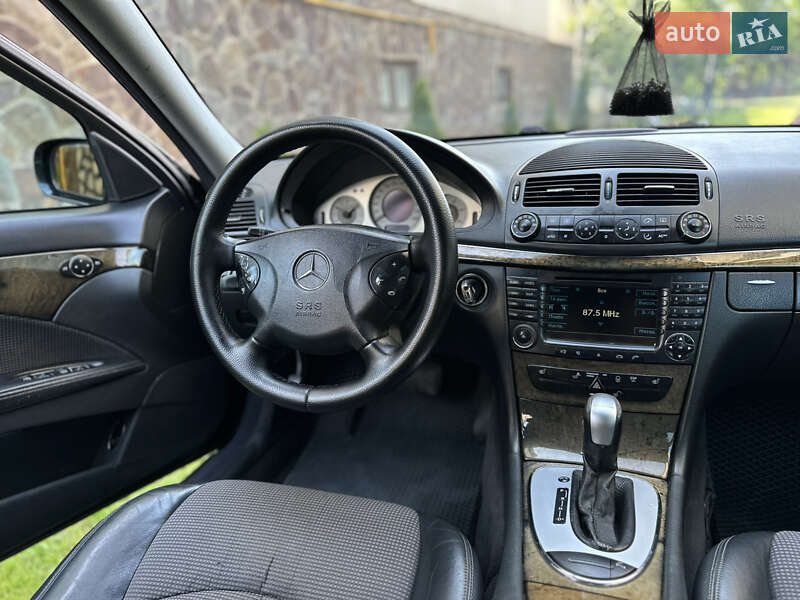 Седан Mercedes-Benz E-Class 2003 в Сваляве