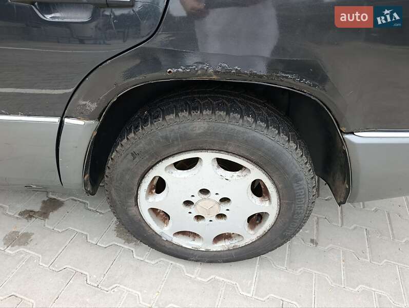 Седан Mercedes-Benz E-Class 1993 в Луцке