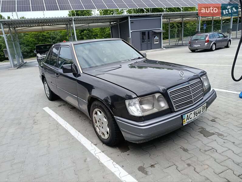 Седан Mercedes-Benz E-Class 1993 в Луцке